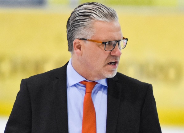 EHC Kloten schliesst auf – EHC Visp feuert Trainer Per Hanberg siegt gegen GCK Lions