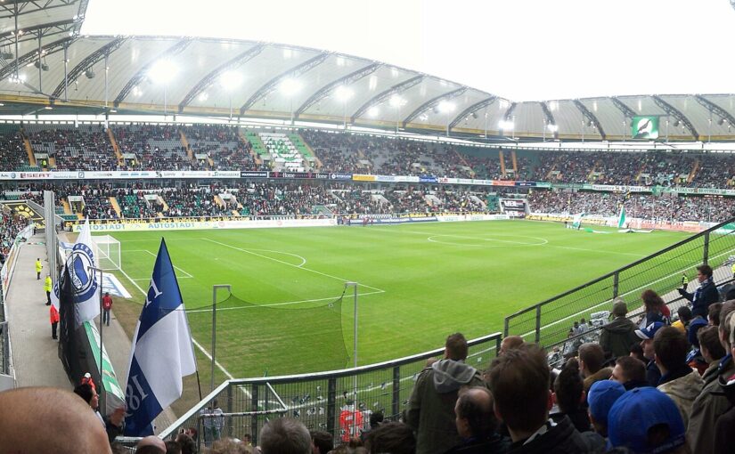 Stadion des VfL Wolfsburg (Bild: Wikipedia/Saubär).
