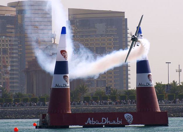 Martin Sonka gewinnt Red Bull Air Race in Abu Dhabi
